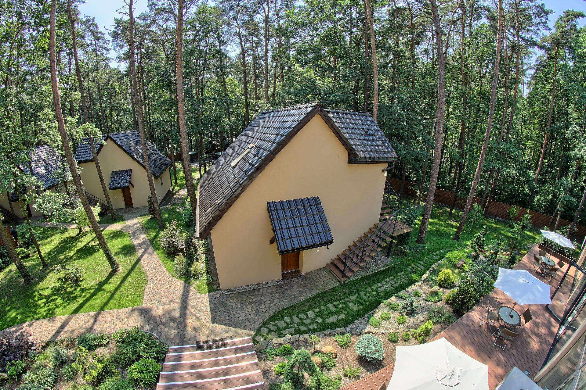 Hotel Zacisze otoczony lasem sosnowym